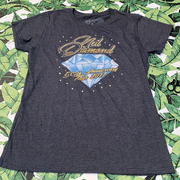 Neil Diamond Women’s 50th Anniversary Tour 2017 Studded T-Shirt - Picture 2 of 4
